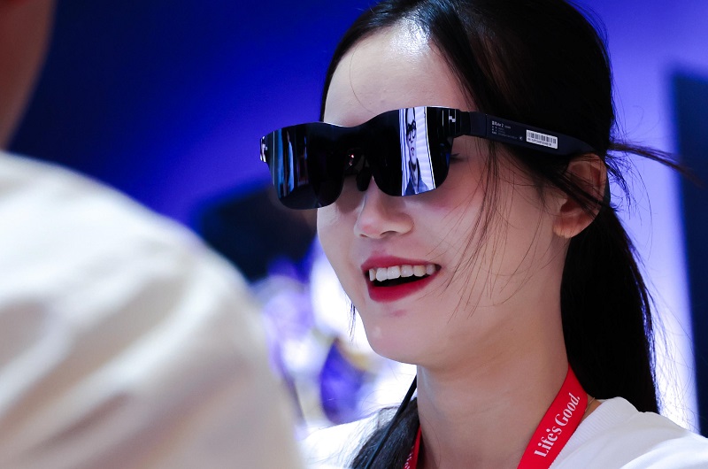 雷鳥X2 Lite AR眼鏡亮相AWE 2024，解鎖AI+AR全新體驗-93913.com-XR信息與元宇宙產業服務