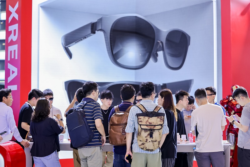 現場直擊WAIC 2024！XREAL展臺人氣火爆，多款空間計算產品同時亮相-93913-XR&元宇宙信息與產業服務。